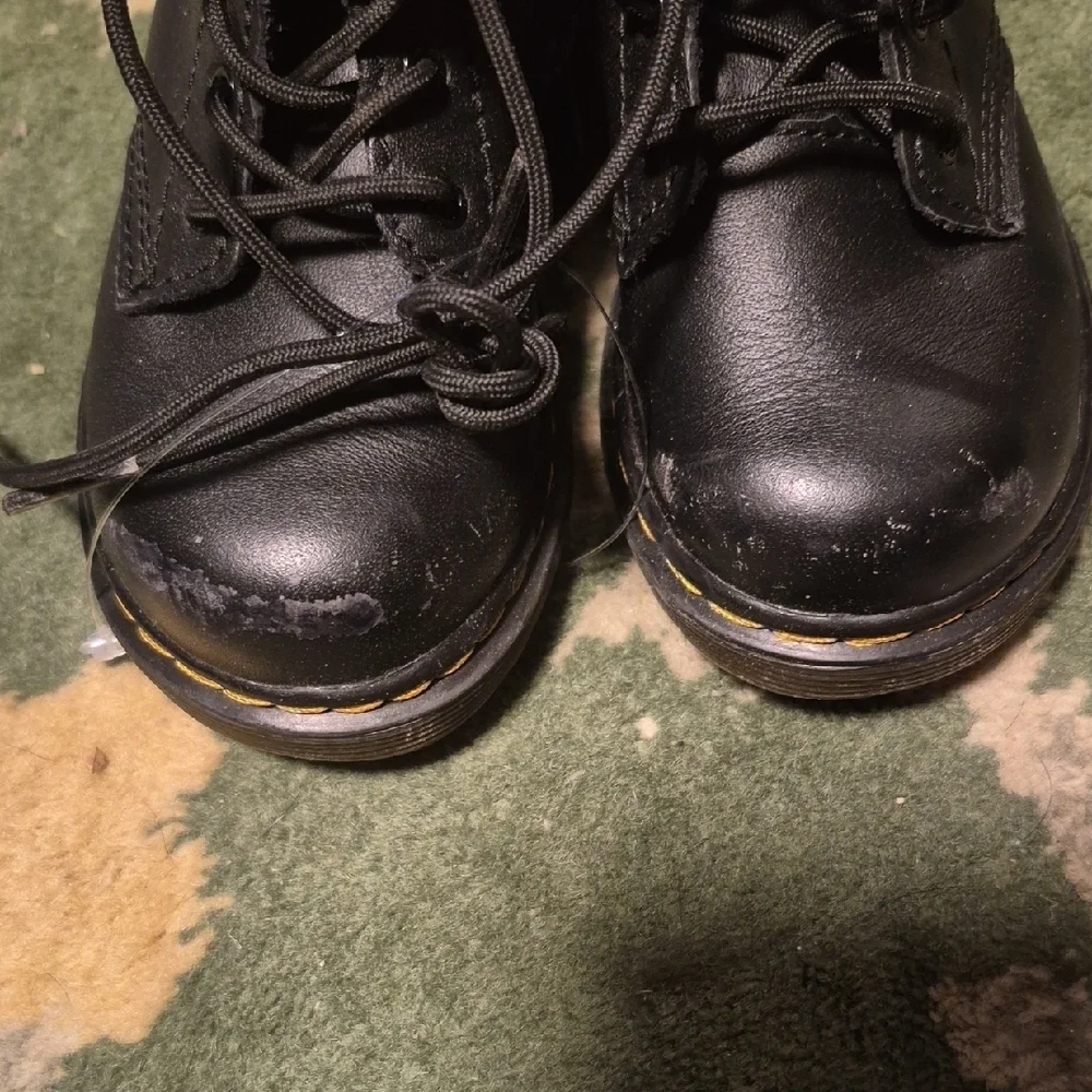 Dr. Martens classic black